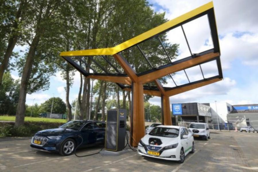 Vakantie met elektrische auto. Waar vind je de laadpalen en wat kost laden in het buitenland